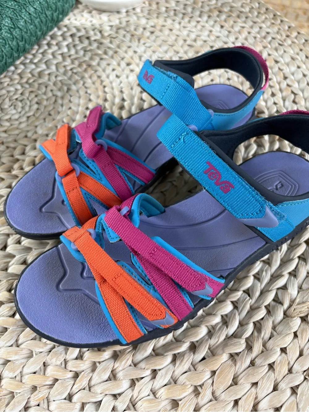 Teva vibrant kids